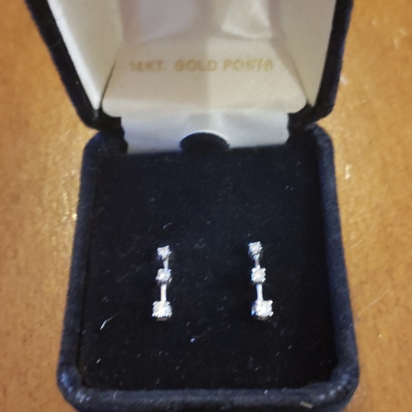 Jewelry - Genuine 14K white gold diamond earrings